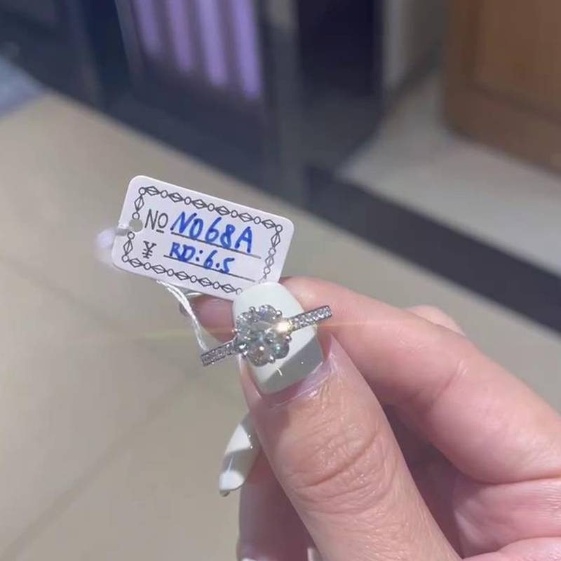 心花怒放围镶女戒S925银镀白金女戒定制主石莫桑钻1.0ct/副石高碳钻